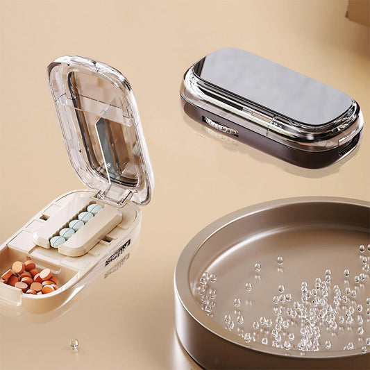 Przenośna kasetka na tabletki z nożykiem